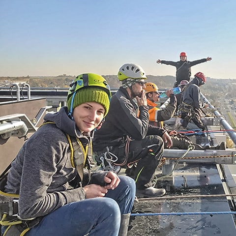 Tým Výškoví pracanti na střeše